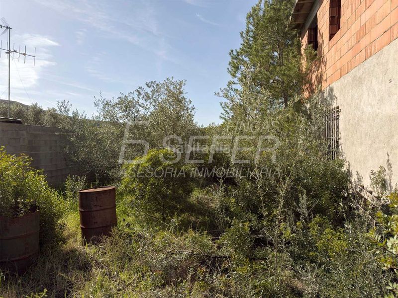 Foto 4a60d68d-4cf4-4ea9-a3b4-0fba13a62ea8. Masia amb calefacció aparcament a Alcora (l´)
