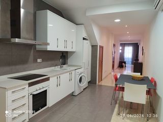 Pis en Centro. Son dos vivienda mas un local comercial