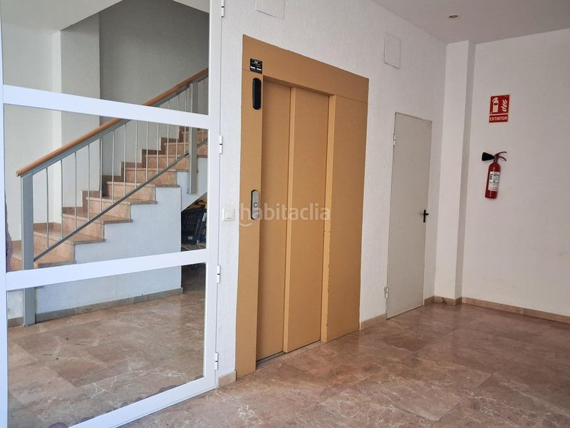 Foto beec4896-ed74-4505-9786-f06a7f1a4f59. Àtic amb aparcament a Guardamar