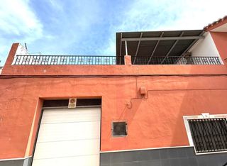 Casa en Palma de Gandía. Vivienda de grandes dimensiones situada en población tranquila r