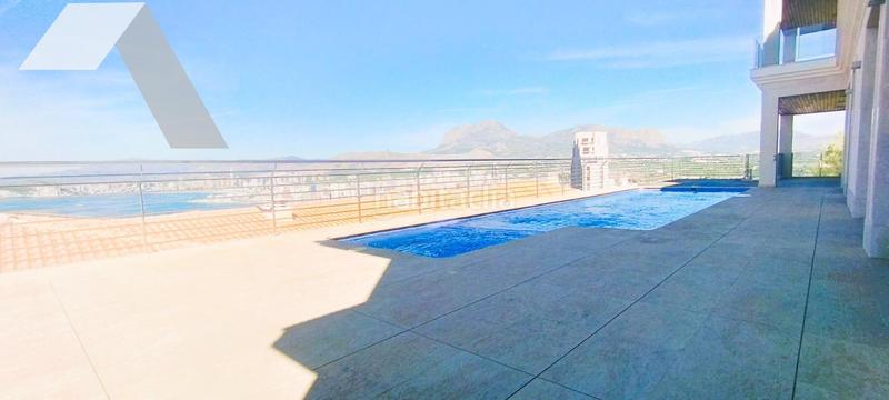 Foto 0c2b90a2-5c51-49ed-8423-e37acd1c1924. Chalet  de lujo con vistas panorámicas y calidad inigualable en Benidorm