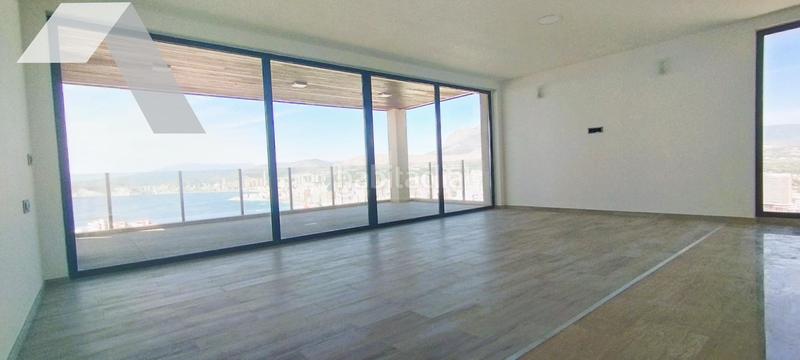 Foto 809a9533-cafc-4a6e-a896-e3cadcaf83eb. Chalet  de lujo con vistas panorámicas y calidad inigualable en Benidorm