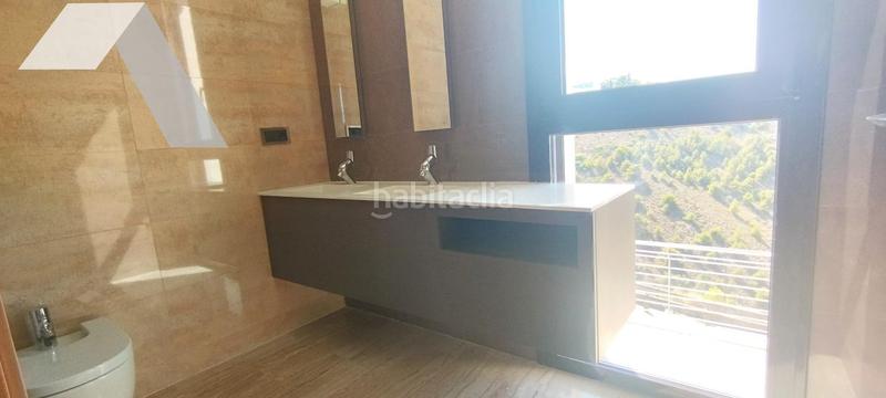 Foto baf5a8b2-66f1-45c6-b8d1-e2633faeb7f4. Chalet  de lujo con vistas panorámicas y calidad inigualable en Benidorm