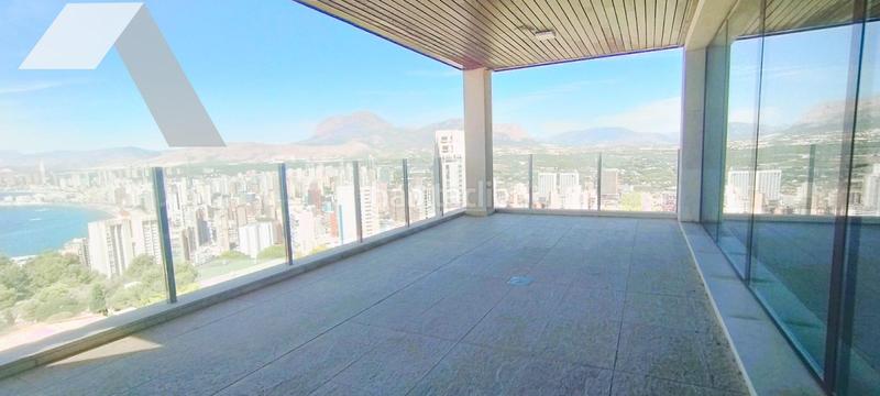 Foto e94a4f82-300a-4499-9fd8-825a689eb8bd. Chalet  de lujo con vistas panorámicas y calidad inigualable en Benidorm