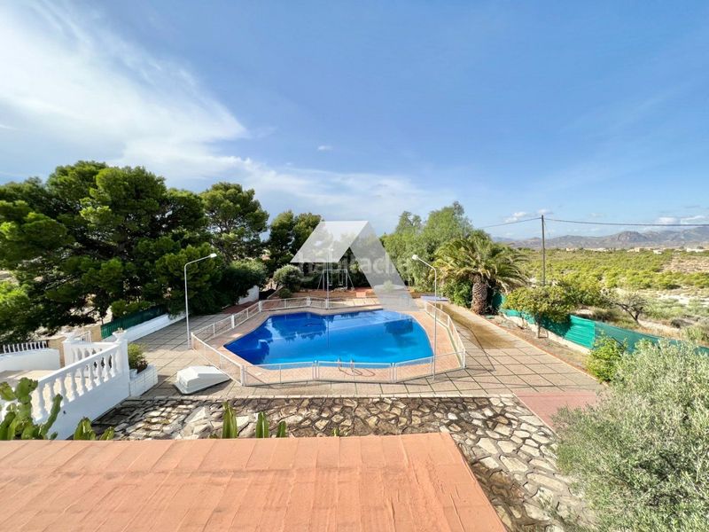 Foto 2811189d-6a0e-4939-a1af-3ab7dc043b62. Xalet amb aparcament piscina a Busot