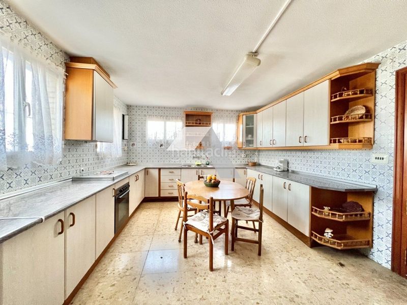 Foto 4fa9ecad-c173-4c66-8c28-4240a99aee18. Xalet amb aparcament piscina a Busot