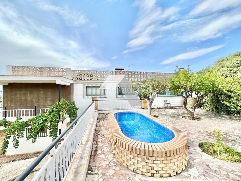 Foto 51242d48-41fc-4803-912c-51f93c0ec93a. Xalet amb aparcament piscina a Busot