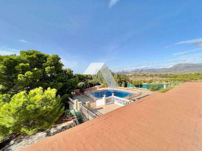 Foto 5140bbc4-893f-46b0-800d-f9bcbd9614fc. Xalet amb aparcament piscina a Busot