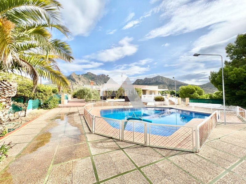 Foto 544fb6bd-c96c-4f82-b579-8647dc5c952b. Xalet amb aparcament piscina a Busot