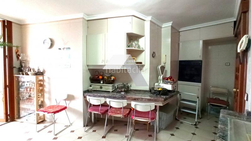 Foto d4cbf38a-d551-45b1-8233-ec86cdfa8f42. Etagenwohnung mit parking pool in Goteta Alicante