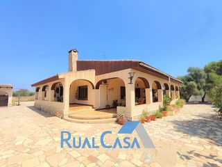 Chalet in Los Girasoles. Increíble chalet en parcela de 10.000 m2!!!!