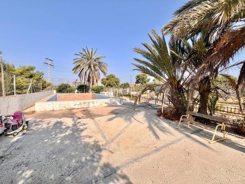 Foto f4c890d0-9e25-4a21-97ef-43640596ff50. Chalet mit parking pool in Cañada del Fenollar Alicante
