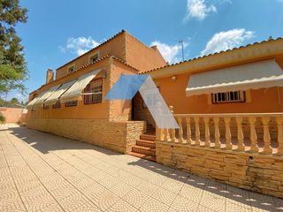 Xalet a Fontcalent. Chalet con gran potencial en la cañada del fenollar, a solo 5 mi