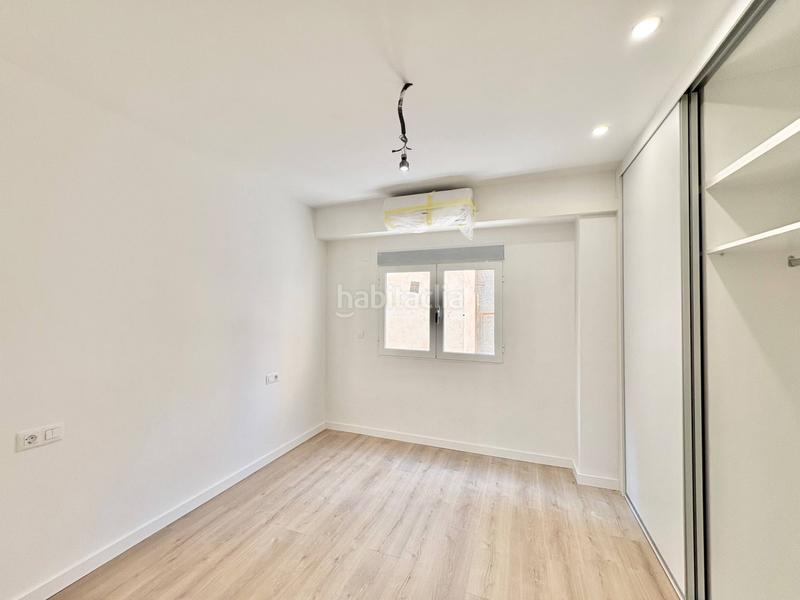 Foto 59e77deb-9b9a-4e08-acd8-bbe44b8d763d. Piso en calle reyes catolicos 28 piso en el centro con reforma integral en Alicante