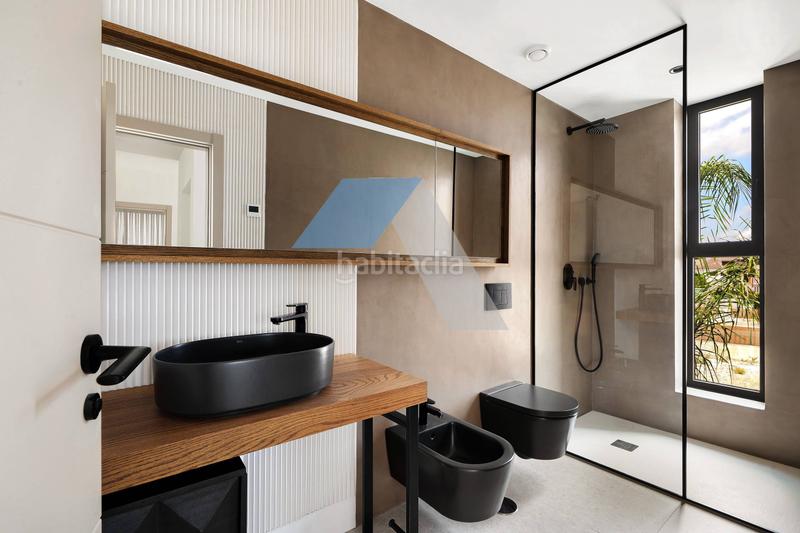 Foto 64e341fe-b2c3-4820-851b-86187037df0a. Chalet vive en un chalet de lujo en Varadero Nucia (la)