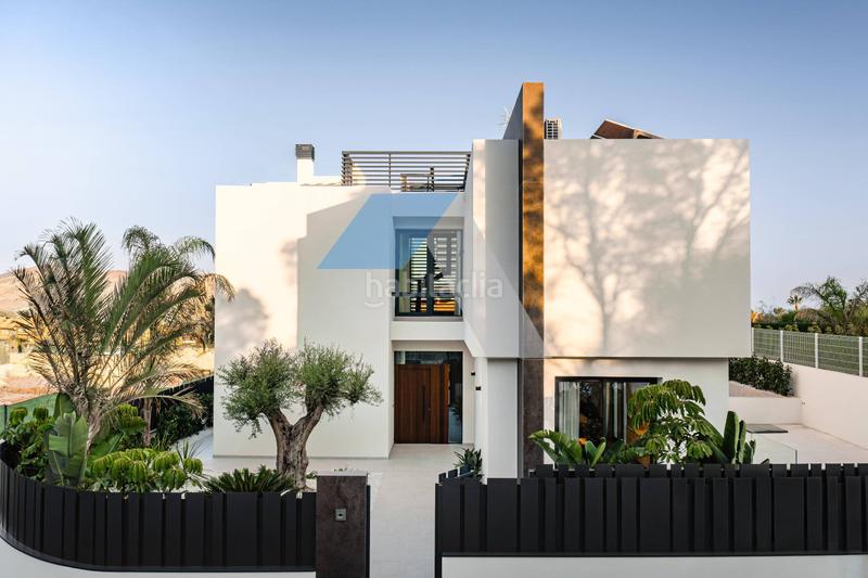 Foto 659a5b5b-4405-4a84-baa9-4ea3470aac49. Chalet vive en un chalet de lujo en Varadero Nucia (la)