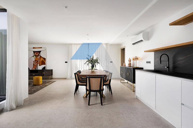 Foto 7e18497a-fee1-4b54-964b-2a4de9360f41. Chalet vive en un chalet de lujo en Varadero Nucia (la)