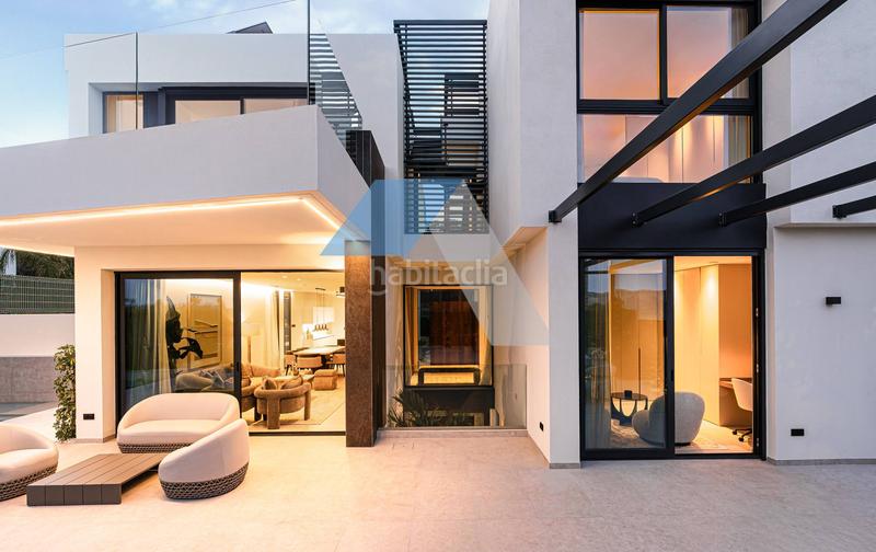 Foto a6e58074-95dc-44f1-9475-3b1a573bbe30. Chalet vive en un chalet de lujo en Varadero Nucia (la)