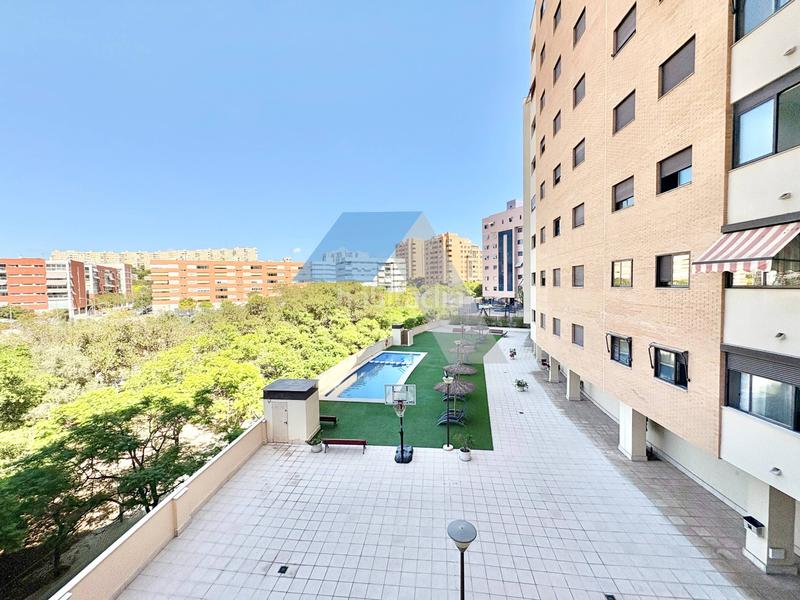 Foto 21a6d84d-da47-4ac1-9c76-28555e90be0d. Pis amb calefacció piscina a Garbinet - Parque de las Avenidas Alicante