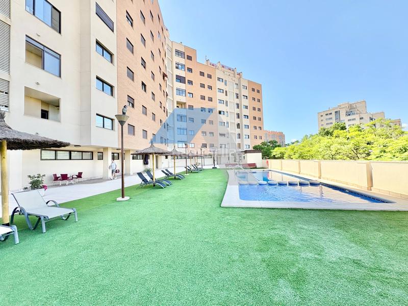 Foto 3f534805-e7d6-432a-a7e8-50659d2d5337. Pis amb calefacció piscina a Garbinet - Parque de las Avenidas Alicante