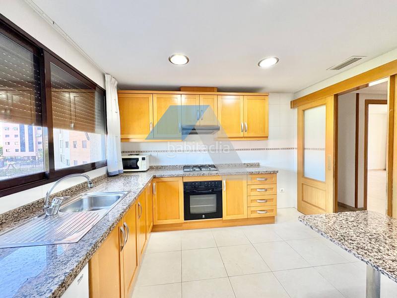 Foto 3fb6813d-3950-4c14-a12c-97a27237761c. Pis amb calefacció piscina a Garbinet - Parque de las Avenidas Alicante