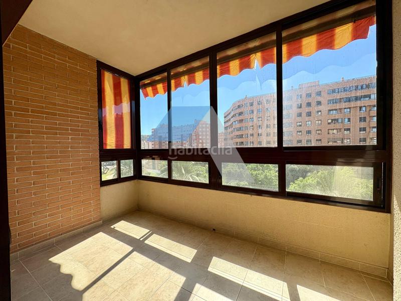 Foto e8a4c650-fc81-41f0-a54e-b3b9fbe0ca67. Pis amb calefacció piscina a Garbinet - Parque de las Avenidas Alicante