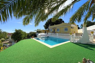 Xalet a Moralet. Gran oportunidad! finca con dos viviendas independientes en vent
