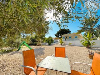 Xalet a Moralet. Gran oportunidad! finca con dos viviendas independientes en vent