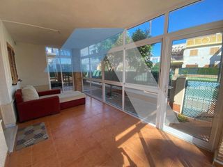 Maison à Daya Vieja. Bungalow en daya vieja calle princesa leonor 2