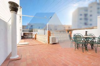 Ground floor in Centro. Espectacular planta baja con gran patio y solárium junto a parqu