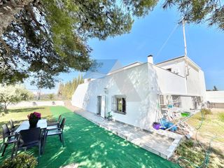 Chalet in Villamontes-Boqueres. Propiedad con 3 casas