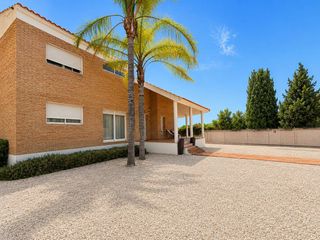 Chalet in Villamontes-Boqueres. Espectacular chalet independiente en san vicente del raspeig