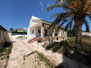 Xalet a Los Girasoles. Chalet de 4 dormitorios en girasoles