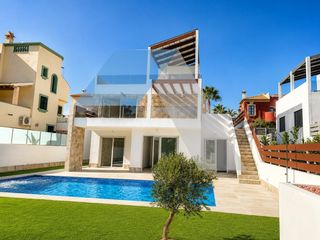Xalet a La Marquesa. Villa de luja de obra nueva en primera linea campo de golf ciuda