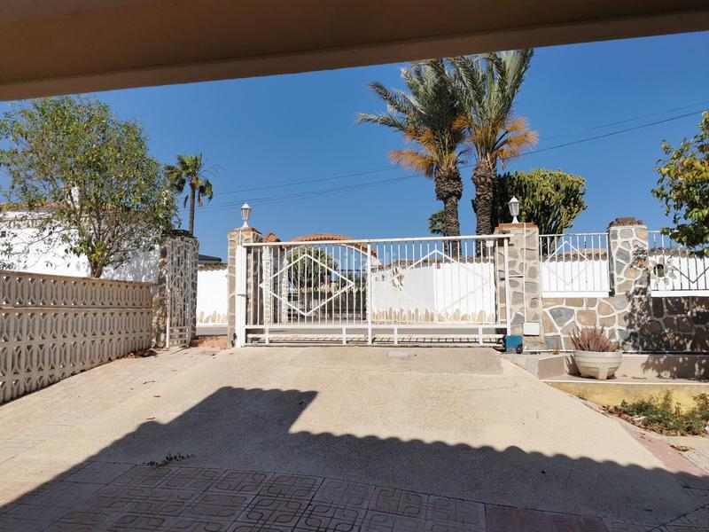Foto bf4b319b-0a16-4cd5-8207-35f22086ee83. Chalet con parcheggio piscina in San Fulgencio