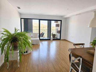 Pis  Calle holanda. Piso seminuevo en urbanización con piscina