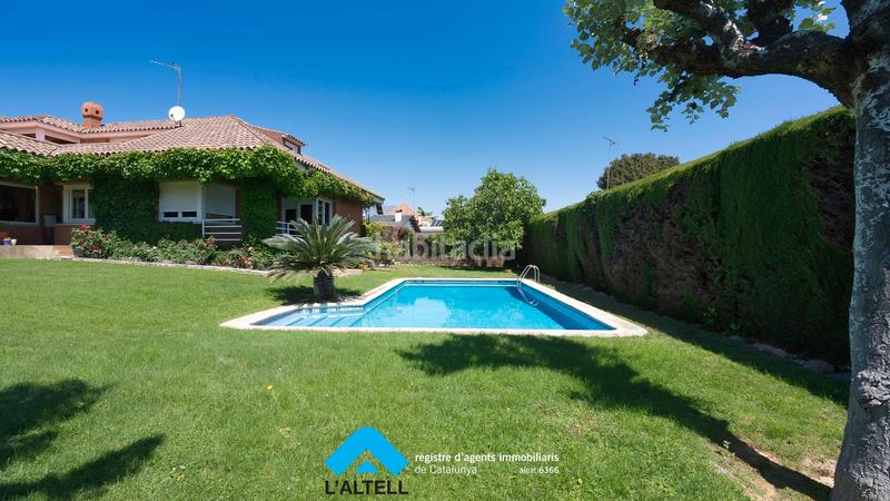 Foto d53f6b0e-a156-4962-8f97-e4c46bfdfcd3. Chalet en Canovelles