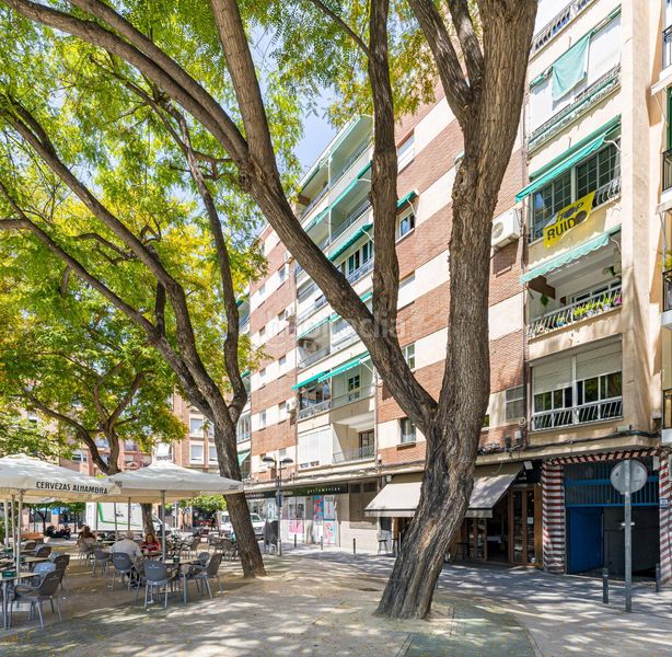 Foto 70263e4f-c87b-4885-8d82-1f7d515f2299. Alquiler piso luminoso y espacioso piso de 4 dormitorios en el centro en Murcia