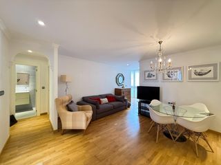 Rent Flat  Calle aistor. Piso de 2 dormitorios reformado y con garaje a un paso de plaza
