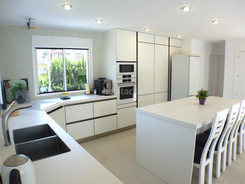 Foto 02124d4d-d6a8-485c-ae06-13a6b4be2f10. Chalet avec parking piscine dans Sierra Helada Benidorm