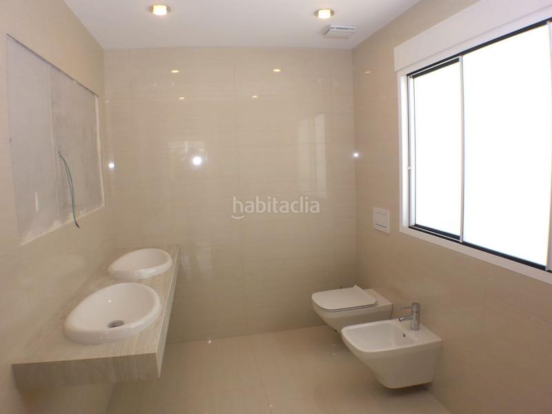 Foto f2fb28ba-f210-4e71-b5d8-d9a018814bf9. Chalet avec parking piscine dans Sierra Helada Benidorm