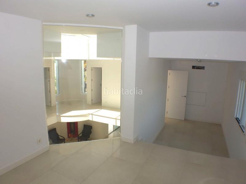 Foto f7706478-3b56-4fd4-9fa0-ddc8de73f58a. Chalet avec parking piscine dans Sierra Helada Benidorm