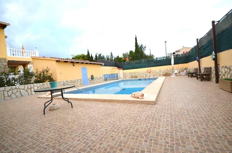 Foto 6ca61e2d-16d9-44ab-8405-25fb7b6cc9e8. Chalet con riscaldamento parcheggio piscina in Coloma Nucia (la)