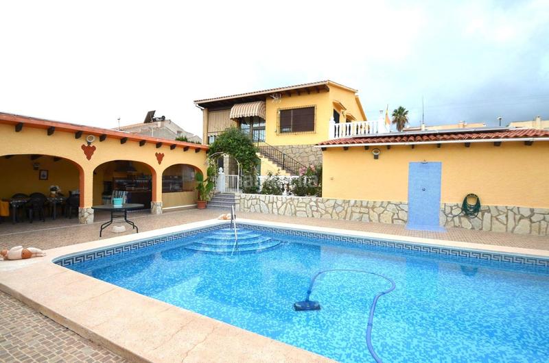 Foto fe0cb5e0-1920-4bc0-9522-e51e03fa151d. Chalet con riscaldamento parcheggio piscina in Coloma Nucia (la)