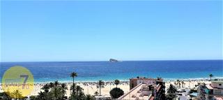 Apartamento en Playa Poniente. Se vende excelente piso de tres dormitorios con vistas al mar en