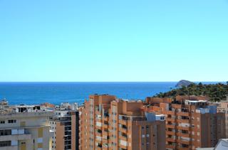 Attique à Cala Alta-Veramar. Se vende aticoduplex con terraza de 100 m2 y vistas al mar en la
