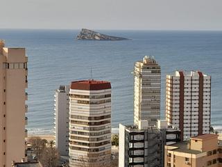 Pis a Levante Alto. Se vende piso de cuatro dormitorios en benidorm levante. sevendg