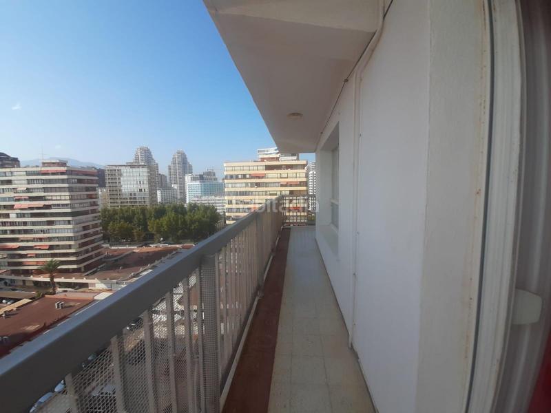 Foto d14582d8-b1d7-4b19-a53f-df6758fa69ec. Apartamento  de dos dormitorios en primera linea de playa de levante con parking en Benidorm