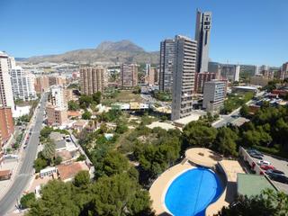 Pis a Playa Poniente. Se vende piso de tres dormitorios en la cala de benidorm .  www.