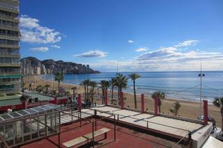 Apartamento en Playa Levante. Impresionante piso de tres dormitorios en 1 linea de playa levan